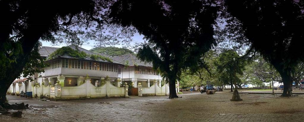 Hotel Neemrana'S- Tower House à Kochi Extérieur photo