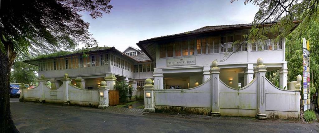 Hotel Neemrana'S- Tower House à Kochi Extérieur photo