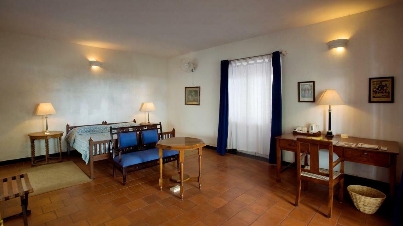 Hotel Neemrana'S- Tower House à Kochi Extérieur photo
